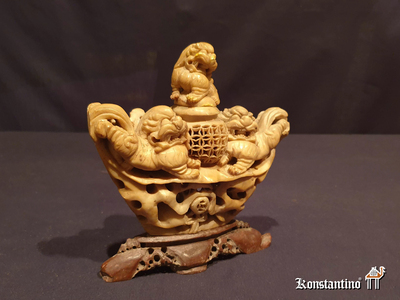 1621-C  Composición china en Esteatita 17 cms