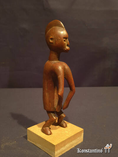 1266-Afri  Figura ceremonial africana en madera  18x4 cms