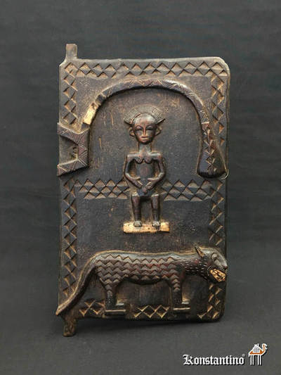 503-Afr Puerta de granero de la etnia Baule en madera, Costa de Marfil, Figura con leopardo, 43 x 29 cms. (VENDIDA)
