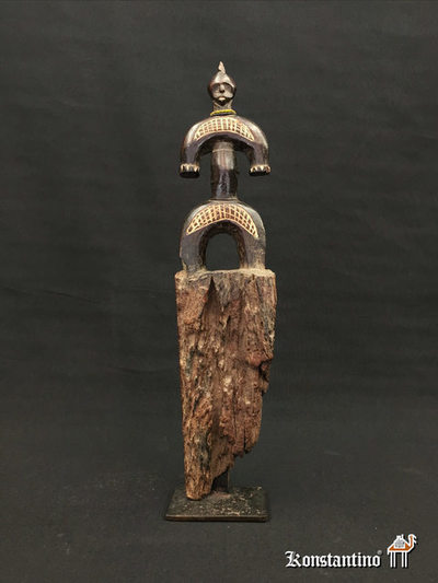1247-Afr Fragmento de una muñeca de la etnia Fang, Camerún o Gabón, 46 x 10 cms
