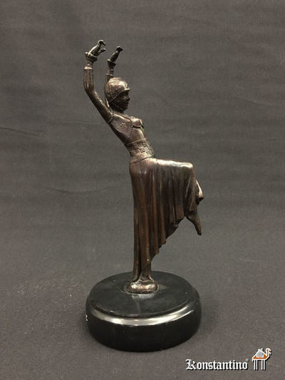 1660-C Escultura en bronce de bailarina u odalisca, España S.XX, 26 cms