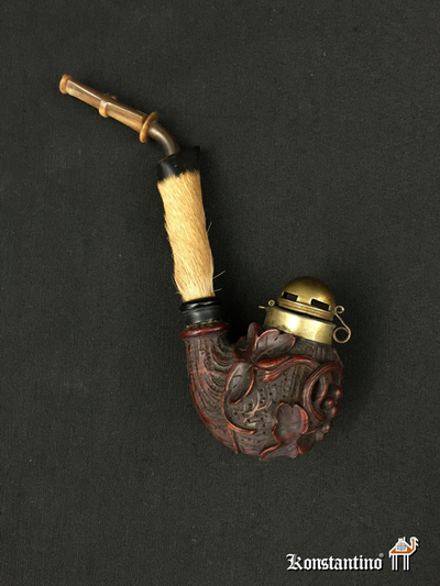 767-C Pipa de madera con relieves. Alemania fines del S. XIX principios del XX. 18 cms