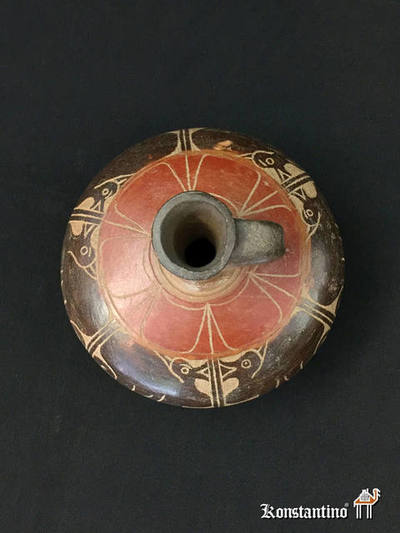 1351-C Vasija Guaco del Perú. Pieza policromada. Postcolombina. 0,16 x 0,17