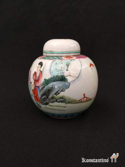 502- Jarroncito de porcelana con tapa. China S. XIX. 14 cms