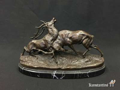126-C Lucha de cérvidos en bronce, Firmada por J. Madoj, Europa S.XX, 28 x 44 cms