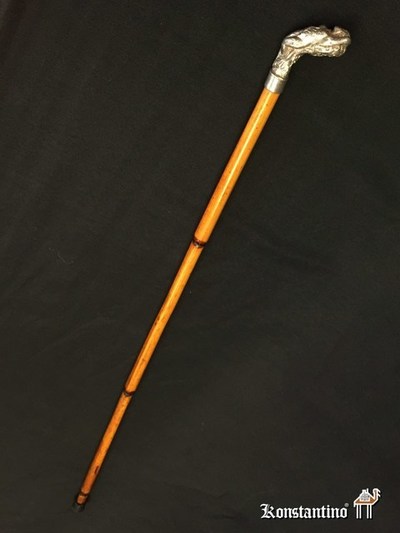 1864-C Bastón en madera con busto femenino, 89 cms.