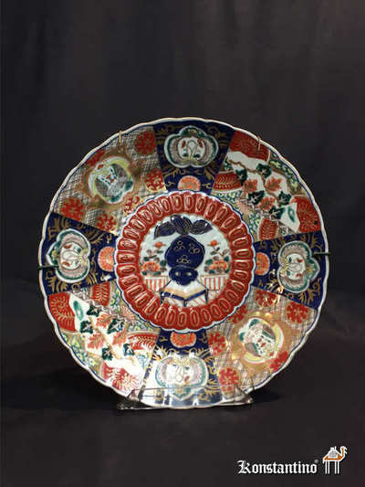 1178-C   30,5 cms   Plato de policromado de  porcelana Imarí. Japón.