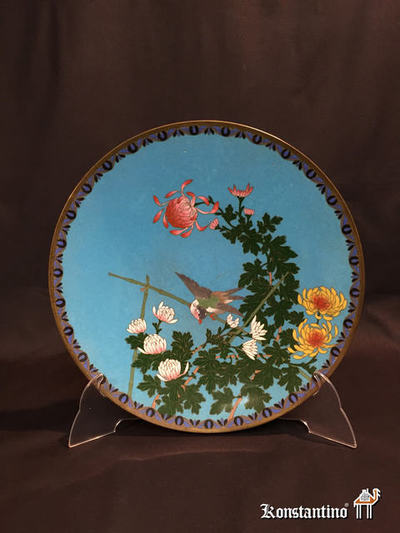  397-C    30cm    Plato Cloissoné policromado, escena de pajaros y flores, S .XIX Época Meijí.