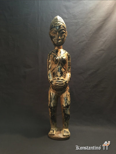 100-Afri     083x017    Figura femenina en madera de la etnia Dan en  la actual Costa de Marfil