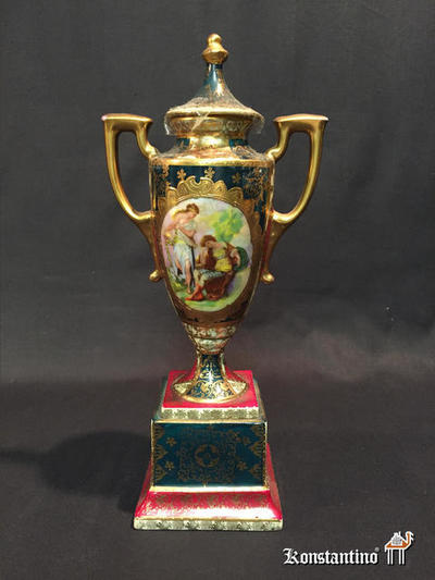 650-C  13x4cms   Jarrón de porcelana austriaca circa 1900