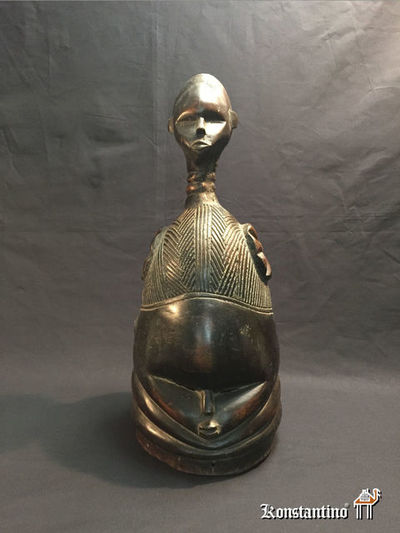 535-Afri      057x023    Casco con cabeza en madera de la etnia Bundu en Sierra Leona