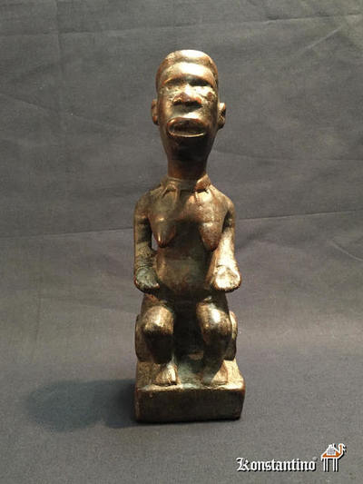 693-Afri     022x007    Figura femenina de la etnia kongo en el actual Congo.