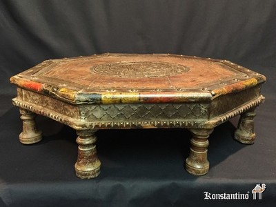 32-C  0,64x0,64   Mesa octogonal de madera de teka de la dinastía Mogoul en el s.XVIII (India).