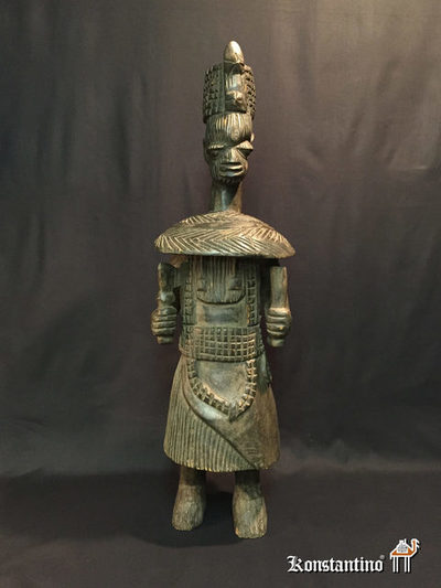 231-Afri  75x23   Figura de un rey  de la Etnia Yoruba (Nigeria)