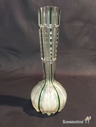 437-A-C    20 cms   Florero de cristal policromado de Loetz, Chequia circa 1900
