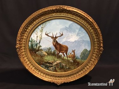 1176-C      32,5x36(43,5x47,5)  Porcelana alemana con motivo de ciervo (presenta rotura). Antigua .Circa de 1900