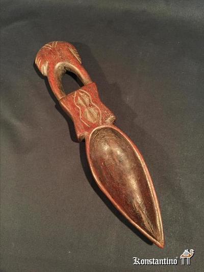 1429-Afri    34x7   Cuchara en madera. Pieza de uso cotidiano. Etnia Zande en el actual Congo