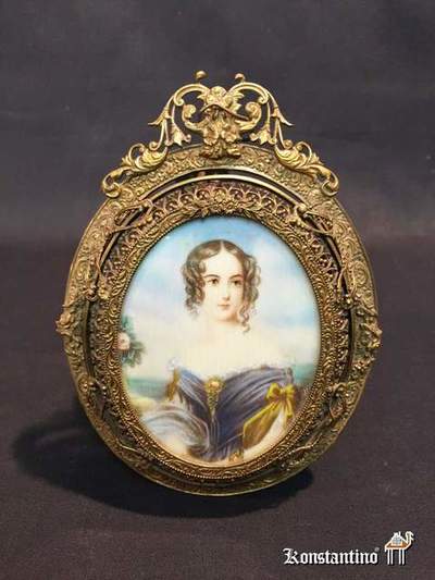 1037-C   14 cms   Retrato Miniatura con marco metálico, Europa circa 1900