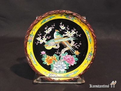 760-C   19 cms  Plato chino decorado y policromado. Porcelana 1ºs s.XX