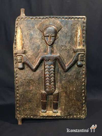 151-Afri  0,48x0,34   Puerta de granero de la etnia Baule con figura de hombre. Costa de marfil