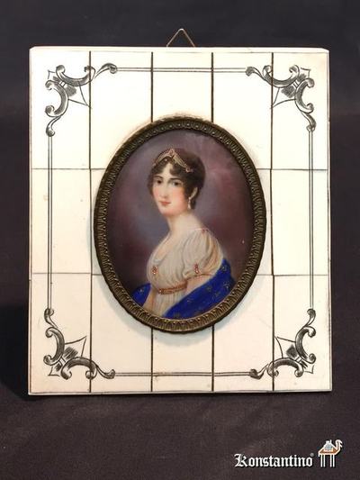 646-H  9x 7 (13x11,5).  Retrato miniatura de dama. Europa circa 1900