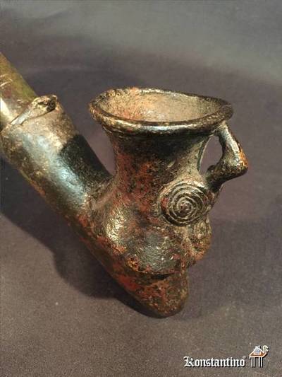 1472-Afri    24x5 cms. Pipa ceremonial en bronce a la cera perdida de la etnia Bamún el el actual Camerún