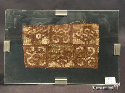 2-Text  18x25   Fragmento de textil preincaico de la cultura Paracas en el actual Perú. Motivos zoomórficos