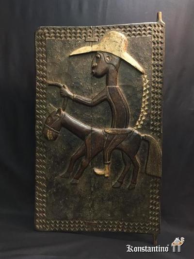 29-Afri  0,90x0,55   Puerta de granero de la etnia Baulé. Costa de marfil pieza de uso con preciosa patina