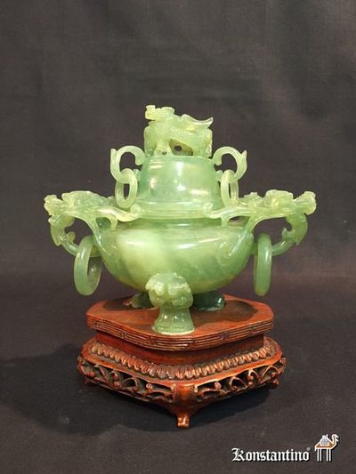 1418-C  16,5 cms  con peana  Incensario chino de Jade verde, 1er cuarto del s.XX