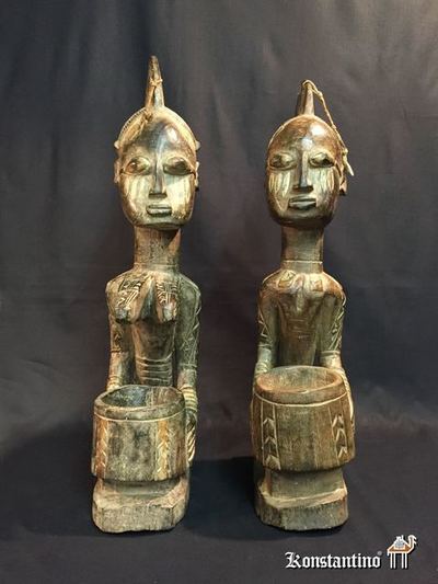 59-132-Afri   55x14, 59x14  Pareja de  Figuras de la etnia Yoruba en la actual Nigeria. Macho  y hembra con cuenco