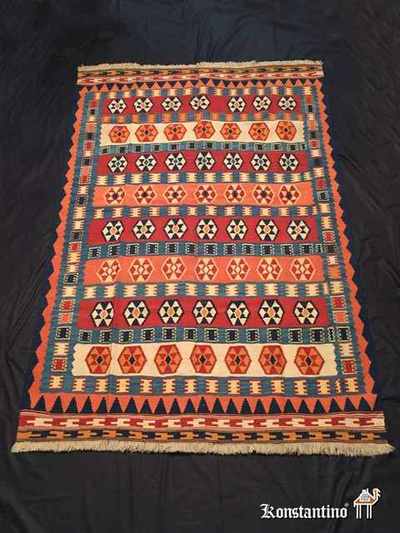 13570-Alf  2,06x1,67   Kilim kashgai del sur de Persia. Primer cuarto del S.XX. Pieza de uso tradicional. Región de Fars Irán)