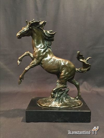 115-C 35 cms  Caballo de bronce del autor Milo.