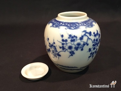 501-C   10cms   Bolw chino de porcelana policromada azul con escenas del s.XIX . 100424. 90€