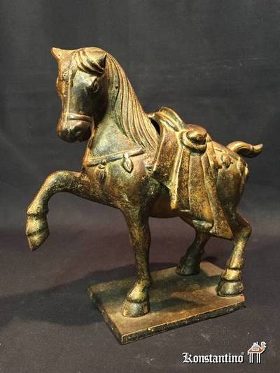 1913-C    24 cms  Caballo en calamina, China circa de 1900
