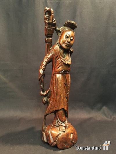 951-C   44 cms  Figura china en madera preciosa. Presenta bonita pátina. s.XIX