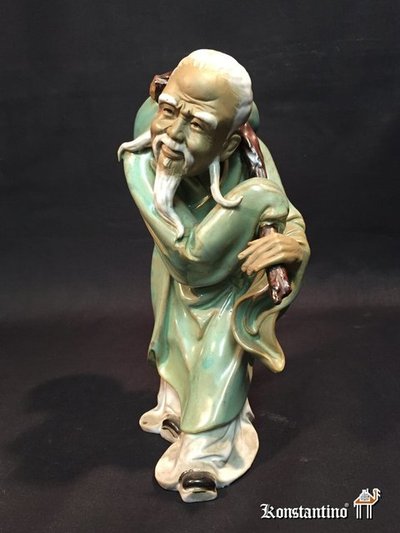 1105-C  22 cms Figura de anciano chino en porcelana policromada 