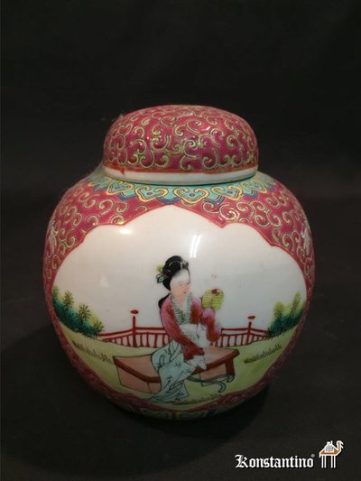 1111-C  12 cms  Potes de porcelana china con tapa de fin del s.XIX de la dinastía Qui, para guardar jengibre o cosméticos