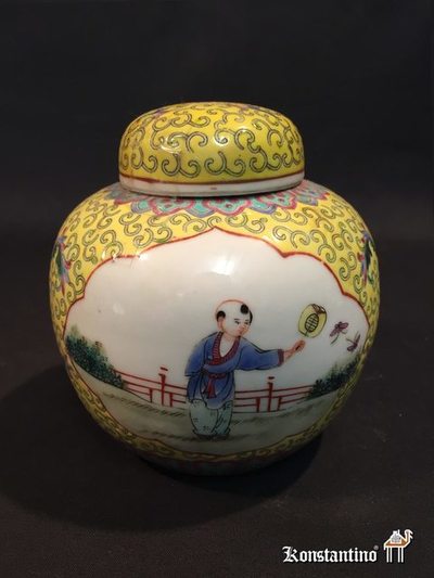 1114-C  12 cms  Potes de porcelana china con tapa de fin del s.XIX de la dinastía Qui, para guardar jengibre o cosméticos