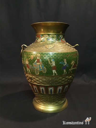 519-C   33 cms   jarrón cloissone policromado con figuras. China s.XIX