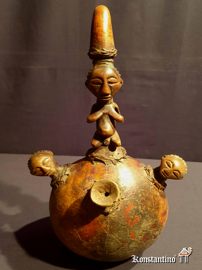 694-Afri  Pipa ceremonial de la etnia Luba  31x 19 cms