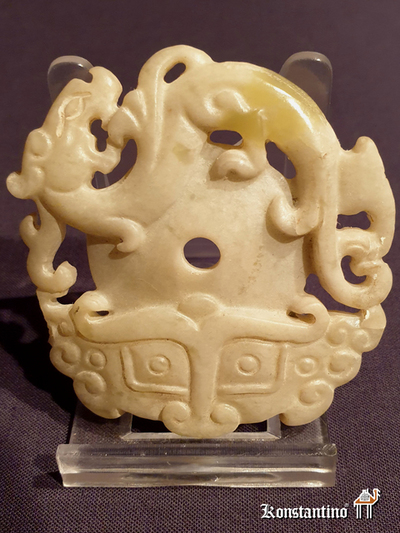 1551-C Amuleto chino antiguo en jade, 5 cms