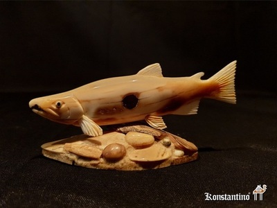 472-H Salmon en Hueso con pátina. 13 cms