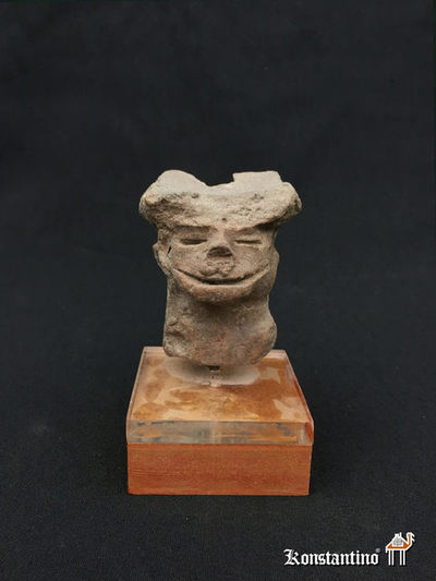 1434-C Fragmento de un busto precolombino de culturas del actual México. 7 x 6 cms