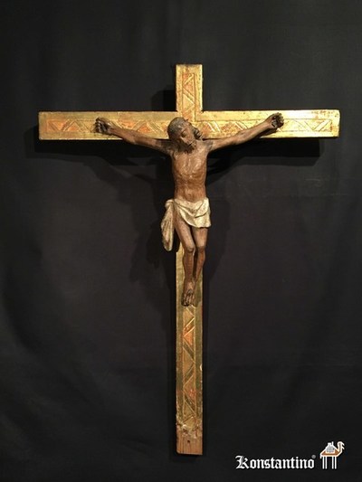 2225-C  Cristo policromado  en cruz de madera con pan de oro 73x55 (37x35) cms