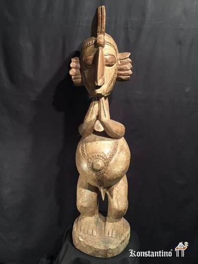 44-Afri  Figura másculina en madera  96x25 cms