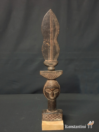 704-Afri  Cetro-Daga africano en madera  39x7 cms