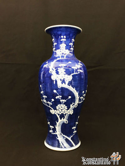 876- Gran Jarrón azul  de porcelana con ramas, 1ª mitad del S. XX. China, 60 cms