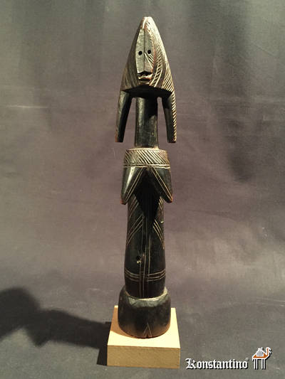 1497-Afri  Figura  antigua africana en madera  31 cms