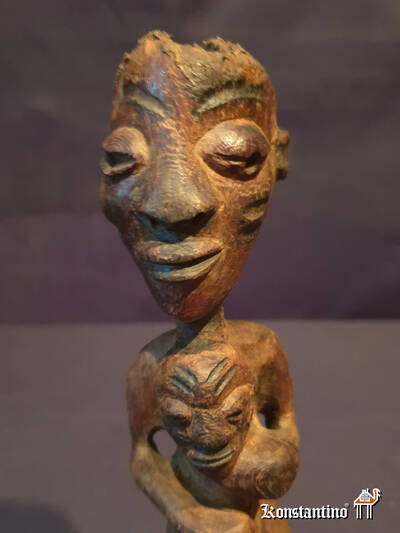 716-Afri  Figura africana. Maternidad  26x6 cms