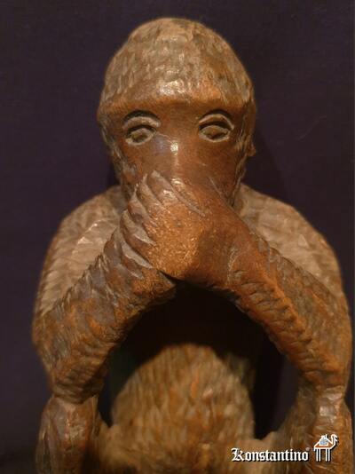 1158-Afri  Figura africana antigua en madera  18x7 cms